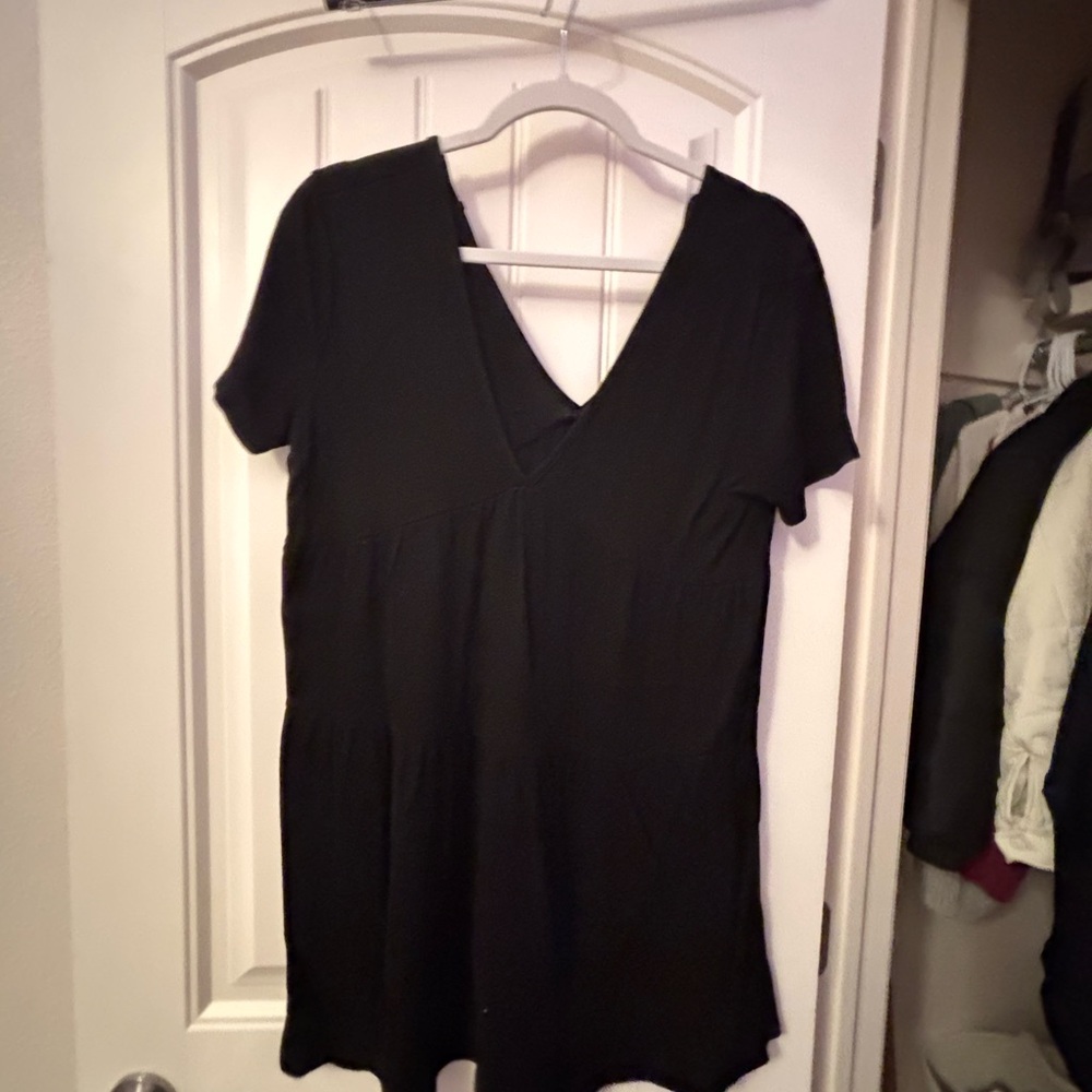 Black V-Neck Short Sleeve Dress